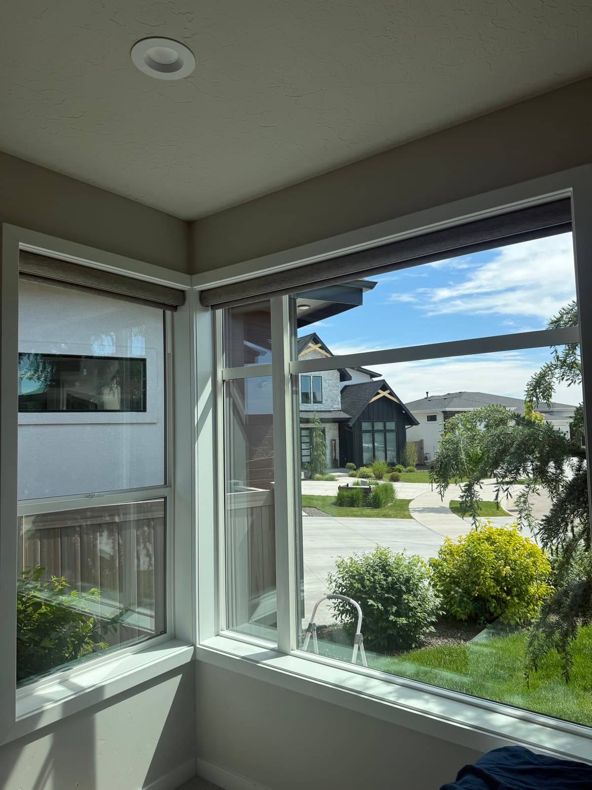 Interior corner windows with a clear neighborhood view
